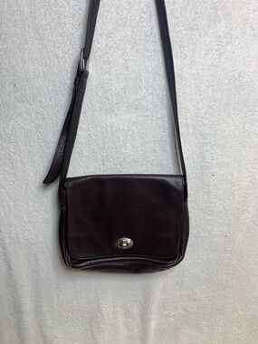 Classic womans brown leather bag